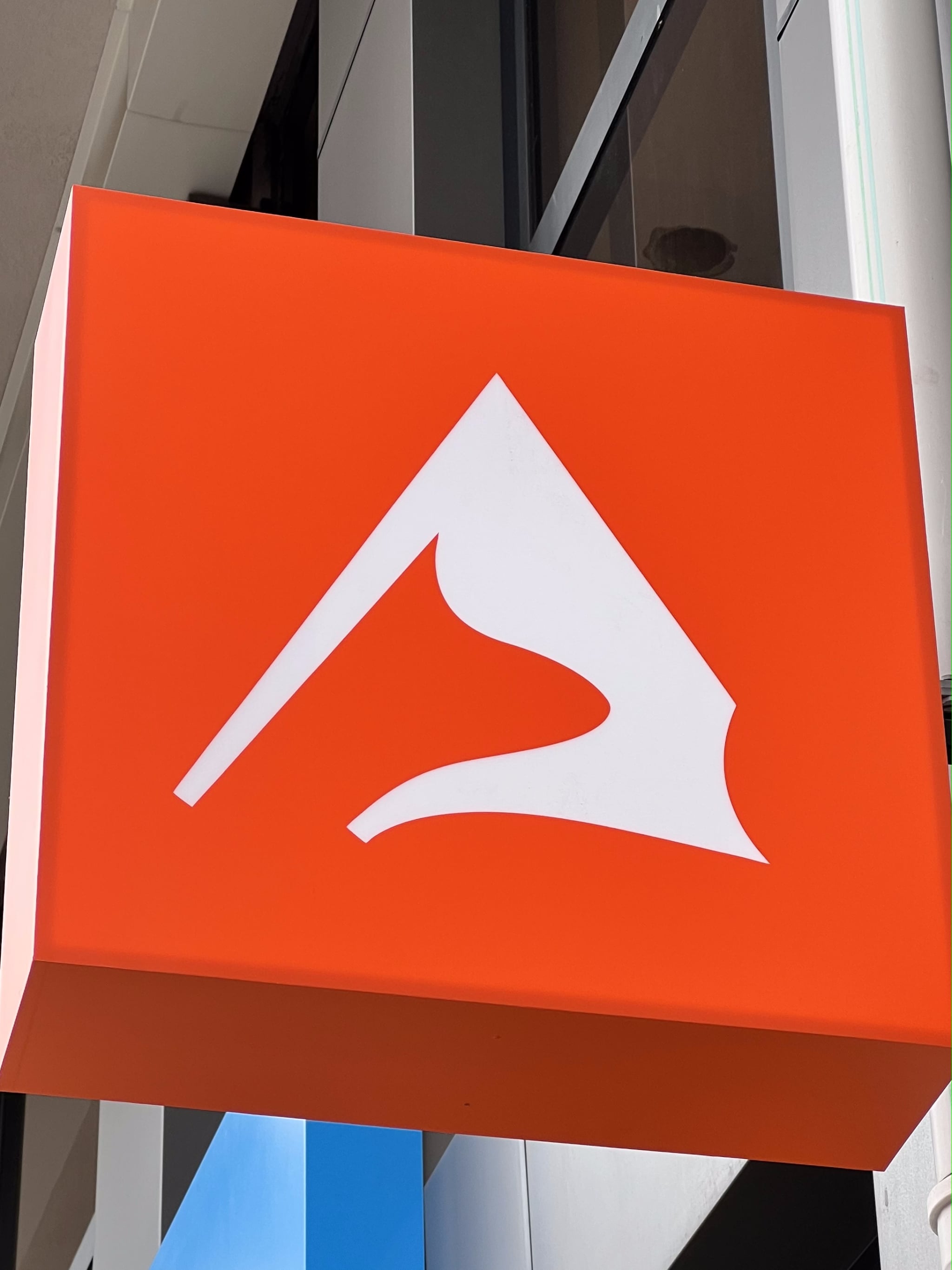 Продажа снаряжения для туризма и спорта